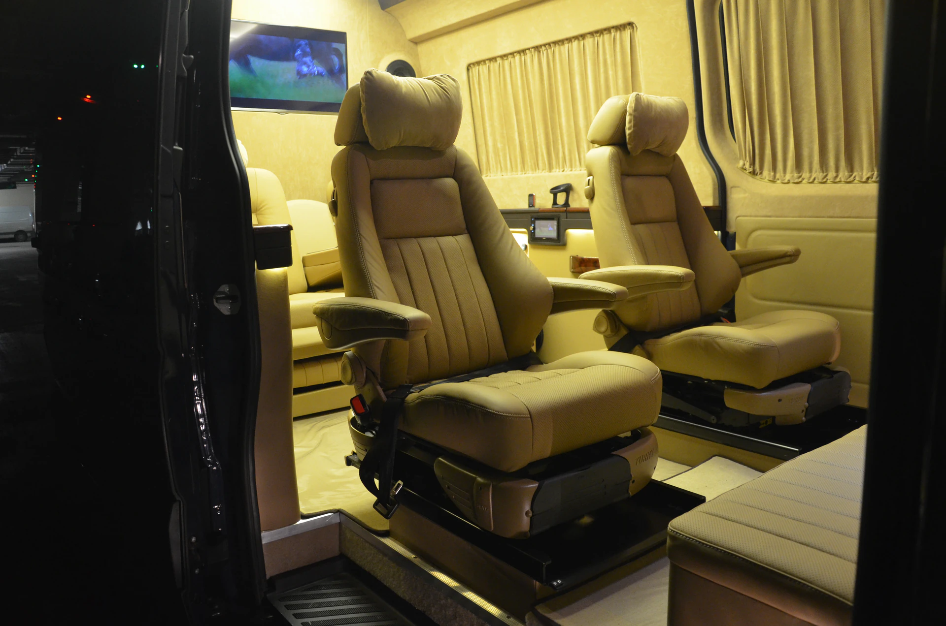 Mercedes-Benz Sprinter erişilebilir geniş kabin ve bağımsız konfor koltukları