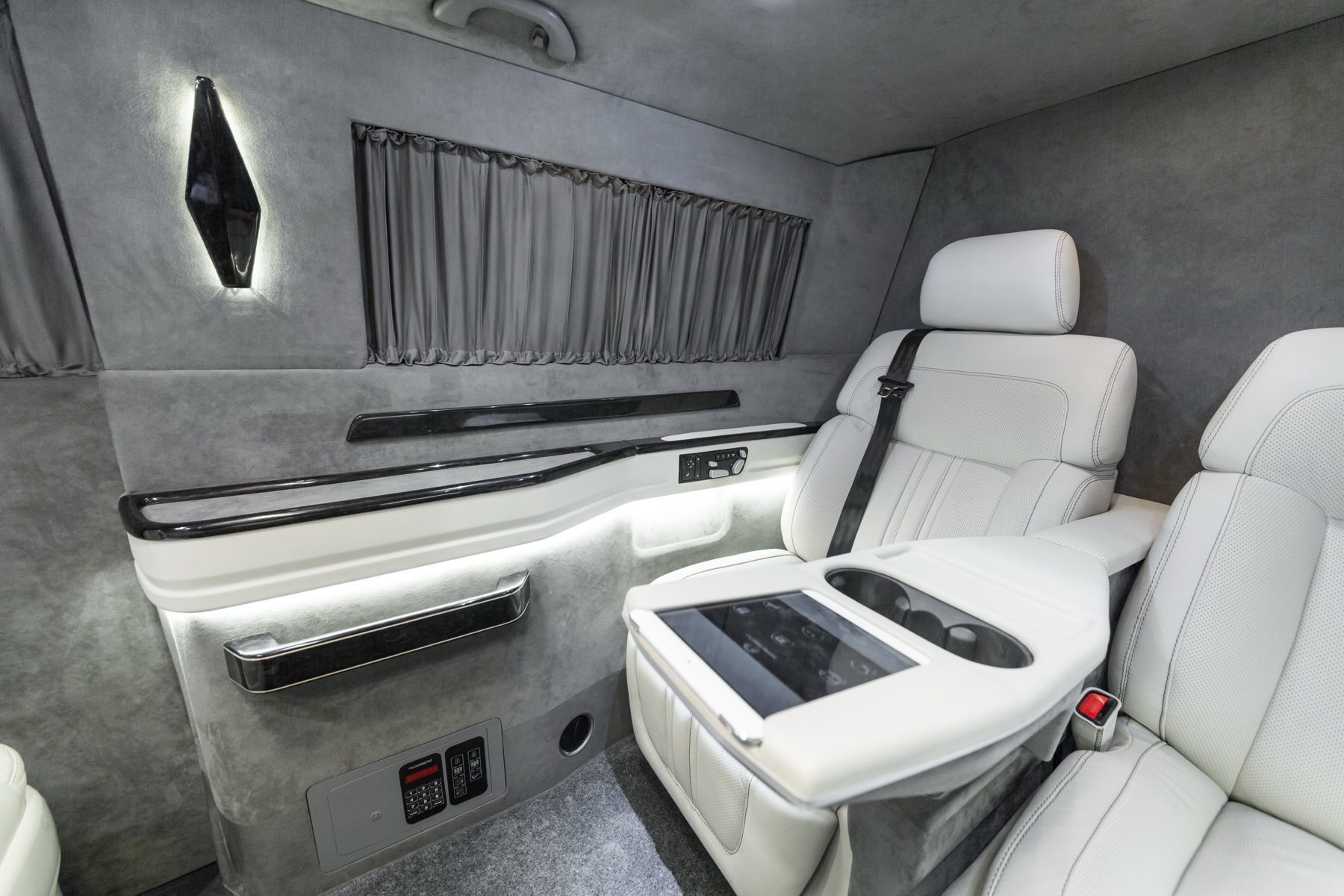 Ertex VIP armored vehicle passenger console