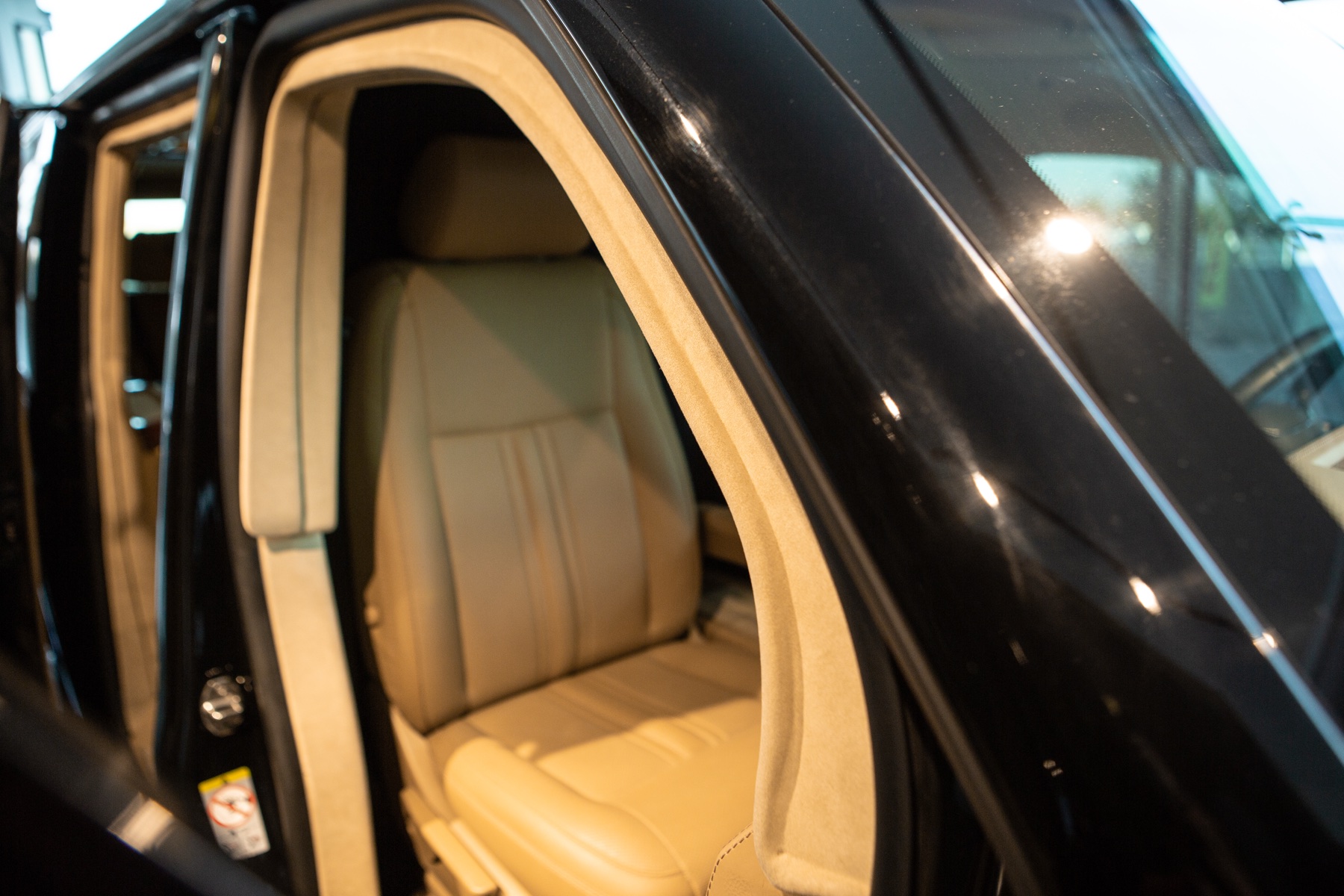 Ertex armored vehicle door aperture trim