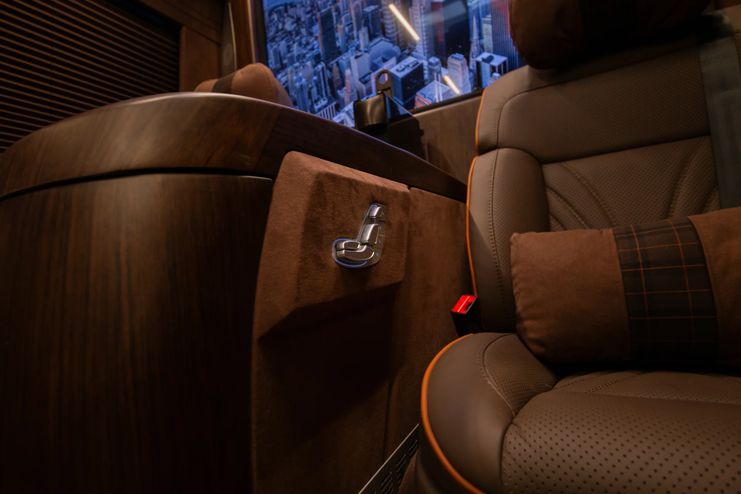 Ralph Lauren Sprinter koltuk kontrol düğmeleri ve ahşap konsol