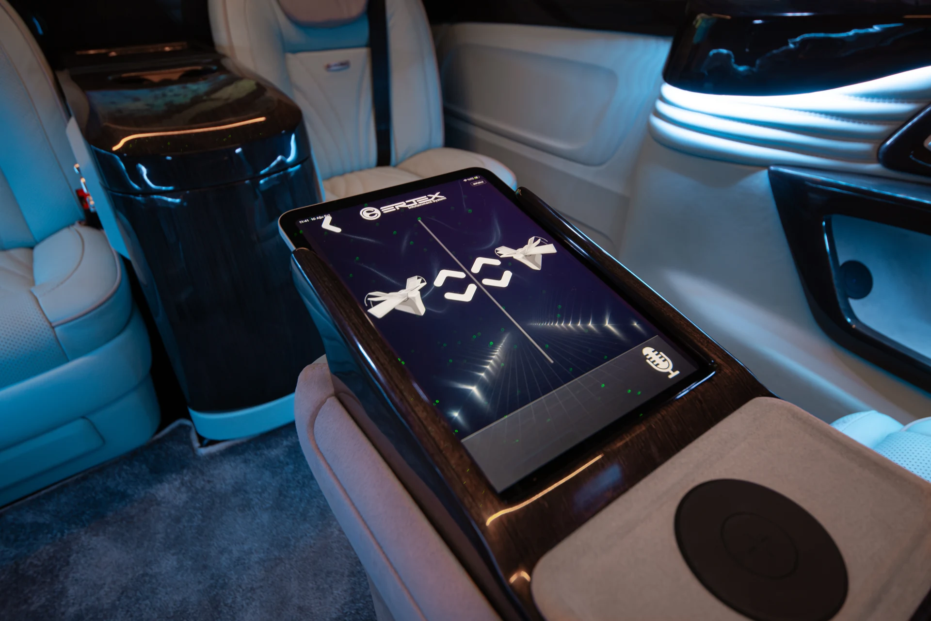 Ertex VIP Mercedes-Benz V-Class iPad iç mekân kontrol ekranı ve elektrikli orta konsol