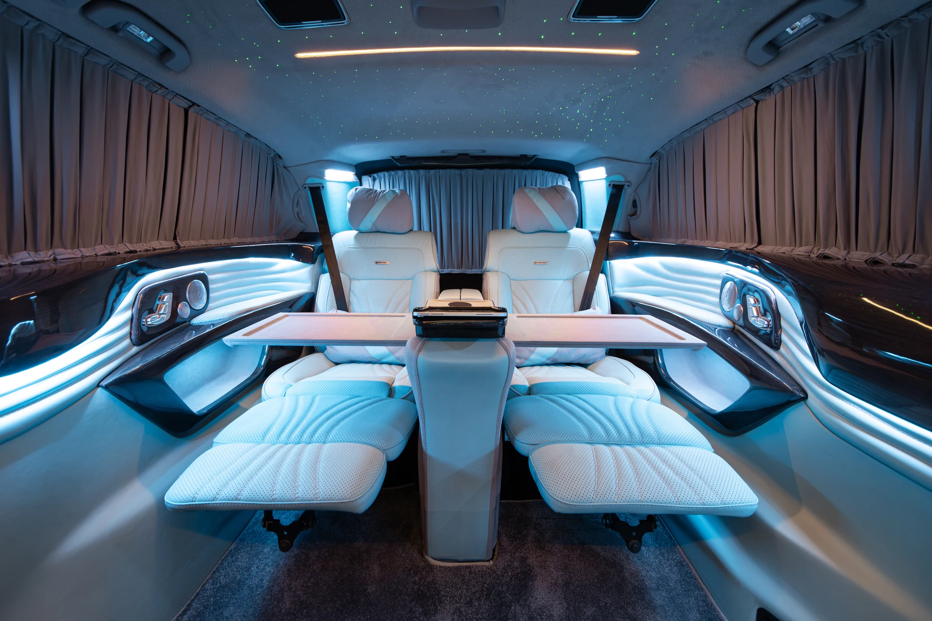 Ertex VIP Mercedes-Benz V-Class arka koltuklar, yıldız tavan ve çalışma masaları